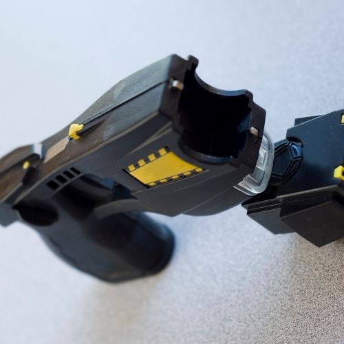 Operação de Dispositivo Elétrico Incapacitante (DEC) “Spark e Taser”